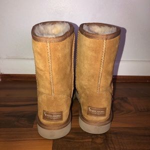 Koolaburra BY UGG short style number 1017090